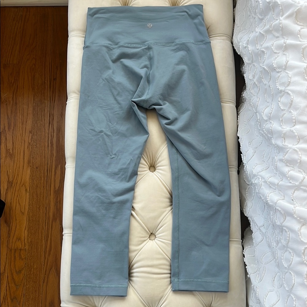 Lululemon Sky-Blue Wunder Under Capri Leggings - Picture 2 of 4